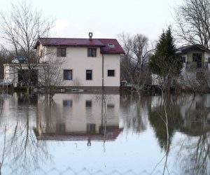 26.01.2021., Zazina - Vodostaj rijeke Kupe je u porastu te je poplavljeno nekoliko kuca u Zazini i cesti prema Maloj Gorici.
Photo: Igor Kralj/PIXSELL