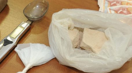 Kod mladića u Splitu policija pronašla ‘pozamašnu’ količinu amfetamina i pištolj