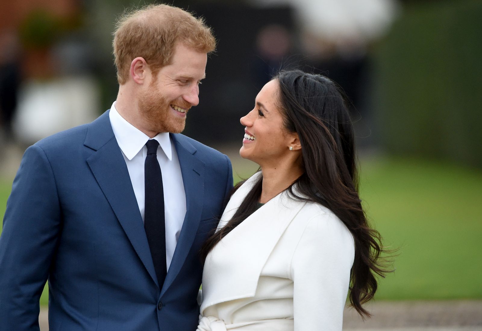 epa09023564 (FILE) - Britain's Prince Harry pose with Meghan Markle during a photocall after announcing their engagement in the Sunken Garden in Kensington Palace in London, Britain, 27 November 2017 (reissued 19 February 2021).  Buckingham Palace announced on 19 February that Harry and Meghan have confirmed to the Queen that they will not be returning as working members of the Royal Family.  EPA/FACUNDO ARRIZABALAGA *** Local Caption *** 56689949