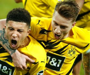 epa09026622 Dortmund's Jadon Sancho (L) celebrates with his teammate Marco Reus (R) after scoring the 1-0 lead during the German Bundesliga soccer match between FC Schalke 04 and Borussia Dortmund in Gelsenkirchen, Germany, 20 February 2021.  EPA/LEON KUEGELER / POOL CONDITIONS - ATTENTION: The DFL regulations prohibit any use of photographs as image sequences and/or quasi-video.