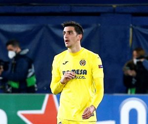 epa09036387 Villarreal's Gerard Moreno reacts after scoring the 1-1 equalizer during the UEFA Europa League round of 32, second leg soccer match between Villarreal CF and FC Salzburg at La Ceramica stadium in Villarreal, Spain, 25 February 2021.  EPA/Domenech Castello