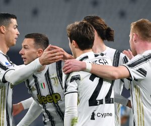 epa09047349 Juventus’ players celebrate the 2-0 lead during the Italian Serie A soccer match Juventus FC vs Spezia Calcio at the Allianz stadium in Turin, Italy, 02 March 2021.  EPA/ALESSANDRO DI MARCO