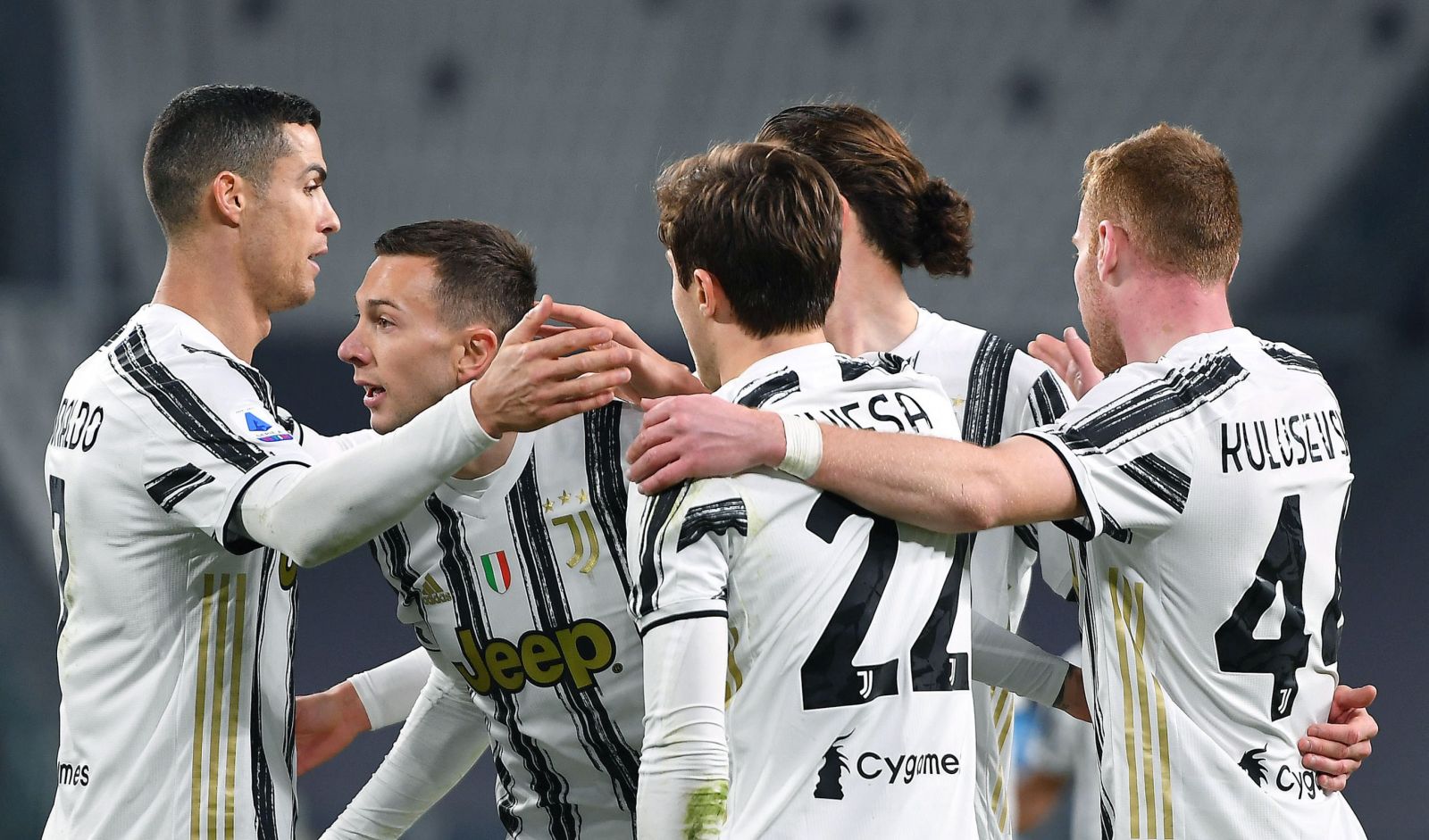 epa09047349 Juventus’ players celebrate the 2-0 lead during the Italian Serie A soccer match Juventus FC vs Spezia Calcio at the Allianz stadium in Turin, Italy, 02 March 2021.  EPA/ALESSANDRO DI MARCO
