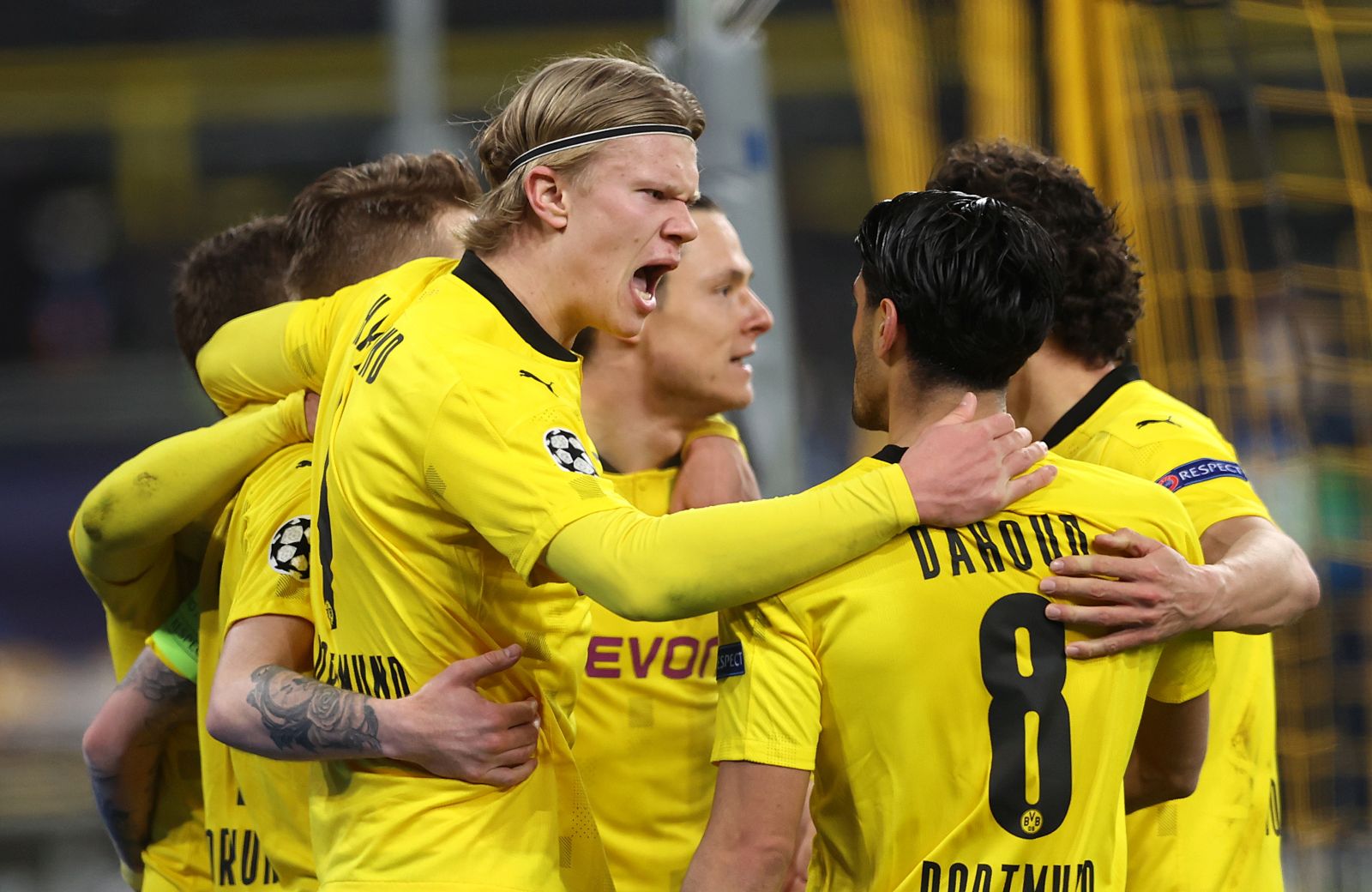 epa09064323 Erling Haaland of Borussia Dortmund (R) celebrates with Mahmoud Dahoud after scoring their side's first goal during the UEFA Champions League Round of 16, second leg match between Borussia Dortmund and Sevilla FC in Dortmund, Germany, 09 March 2021.  EPA/LARS BARON / POOL
