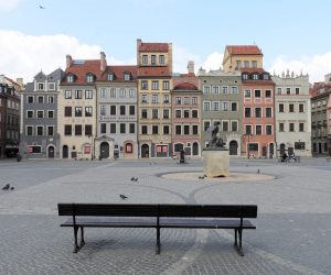 epa09076289 A view of the almost deserted Old Town in Warsaw, Poland, 15 March 2021, amid the ongoing pandemic of the COVID-19 disease caused by the SARS-CoV-2 coronavirus. Poland has added the central Mazowieckie, including Warsaw, and western Lubuskie provinces to the toughest coronavirus regime, already covering two other provinces, after infections in the regions spiked. The new regime will be in force from 15 to 28 March, with hotels, cultural institutions and sports facilities being shut down. The operation of shopping centres will also be limited.  EPA/Pawel Supernak POLAND OUT