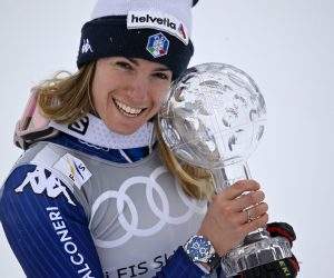 epa09087541 Italy's Marta Bassino celebrates with the crystal globe during the award ceremony of the women's overall Giant Slalom competition at the FIS Alpine Skiing World Cup finals in Lenzerheide, Switzerland, 21 March 2021.  EPA/GIAN EHRENZELLER