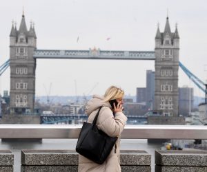 epa09091798 Pedestrians walk in London Bridge by the river Thames one year on since the lockdown began in London, Britain, 23 March 2021. A minute of silence was observed across the UK to mark a year since lockdown restrictions over the coronavirus pandemic began.  EPA/FACUNDO ARRIZABALAGA