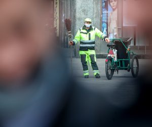 04.04.2020., Zagreb - Gradska svakodnevica u centru Zagreba nakon potresa i za vrijeme pandemije koronavirusom. Photo: Igor Kralj/PIXSELL