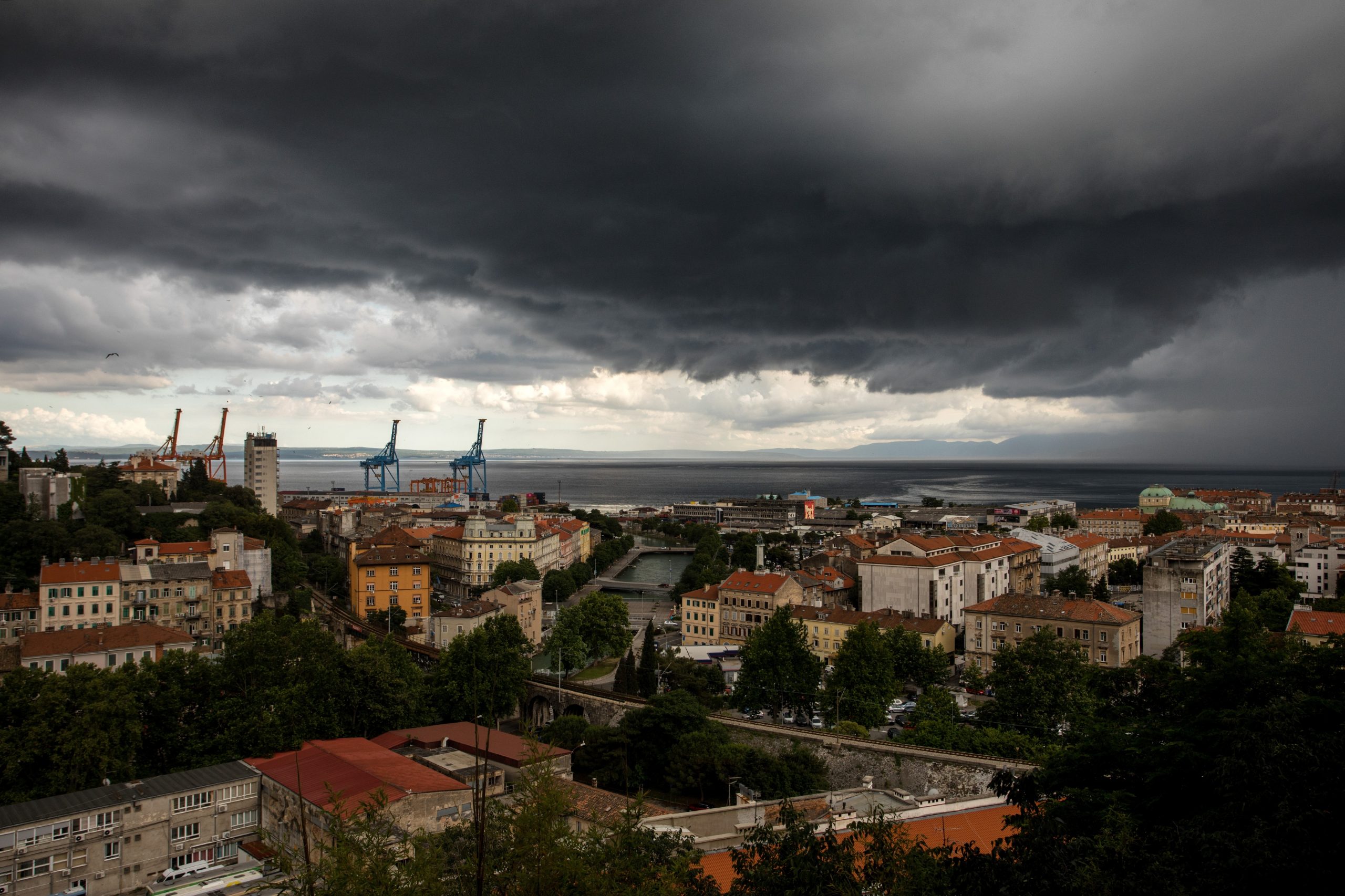 10.6.2020., Rijeka - Promjenjivo vrijeme nad Rijekom praceno kisom. Photo: Nel Pavletic/PIXSELL