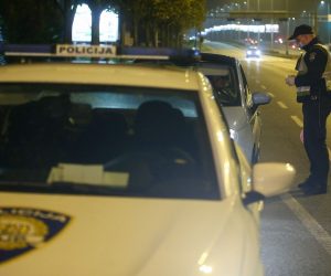 11.11.2020., Zagreb -  Policija zaustavlja i provjerava vozace povodom Martinja.
Photo: Matija Habljak/PIXSELL