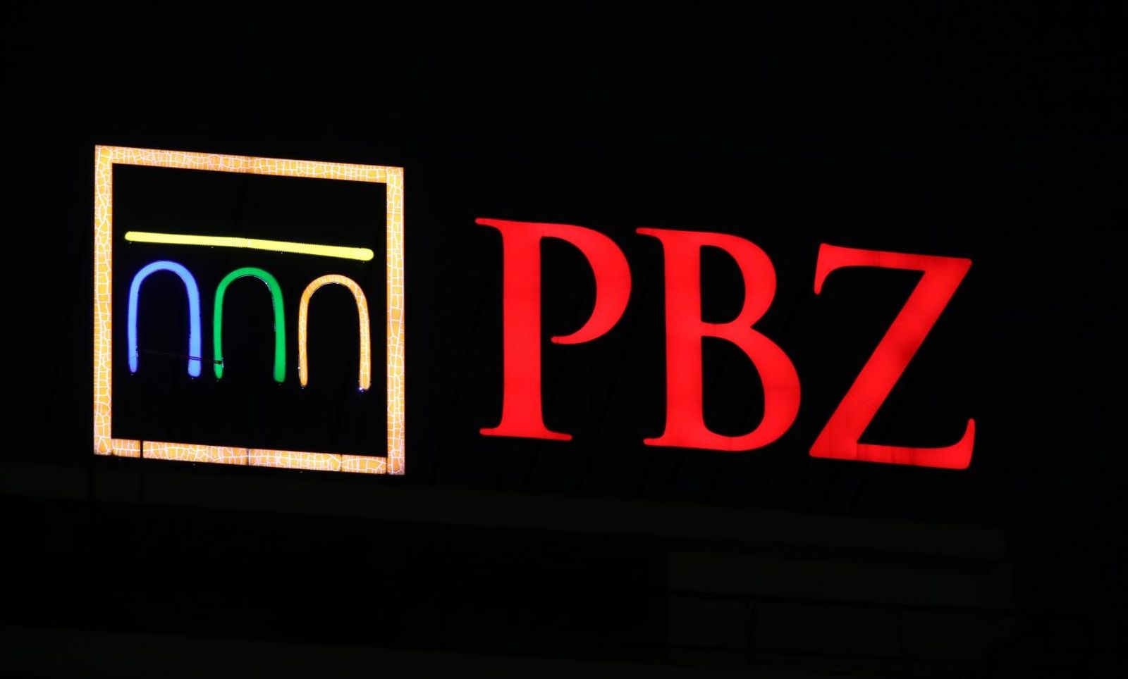 25.08.2015., Split - Svjetleca reklama PBZ-a. 
Photo: Ivo Cagalj/PIXSELL