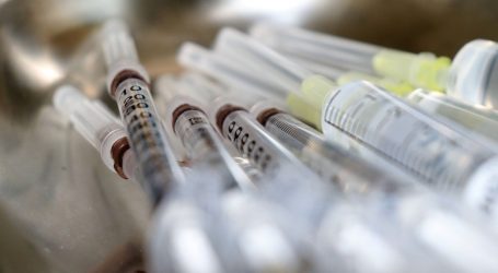 Nitko cijepljen u kliničkim ispitivanjima nije umro od covida-19