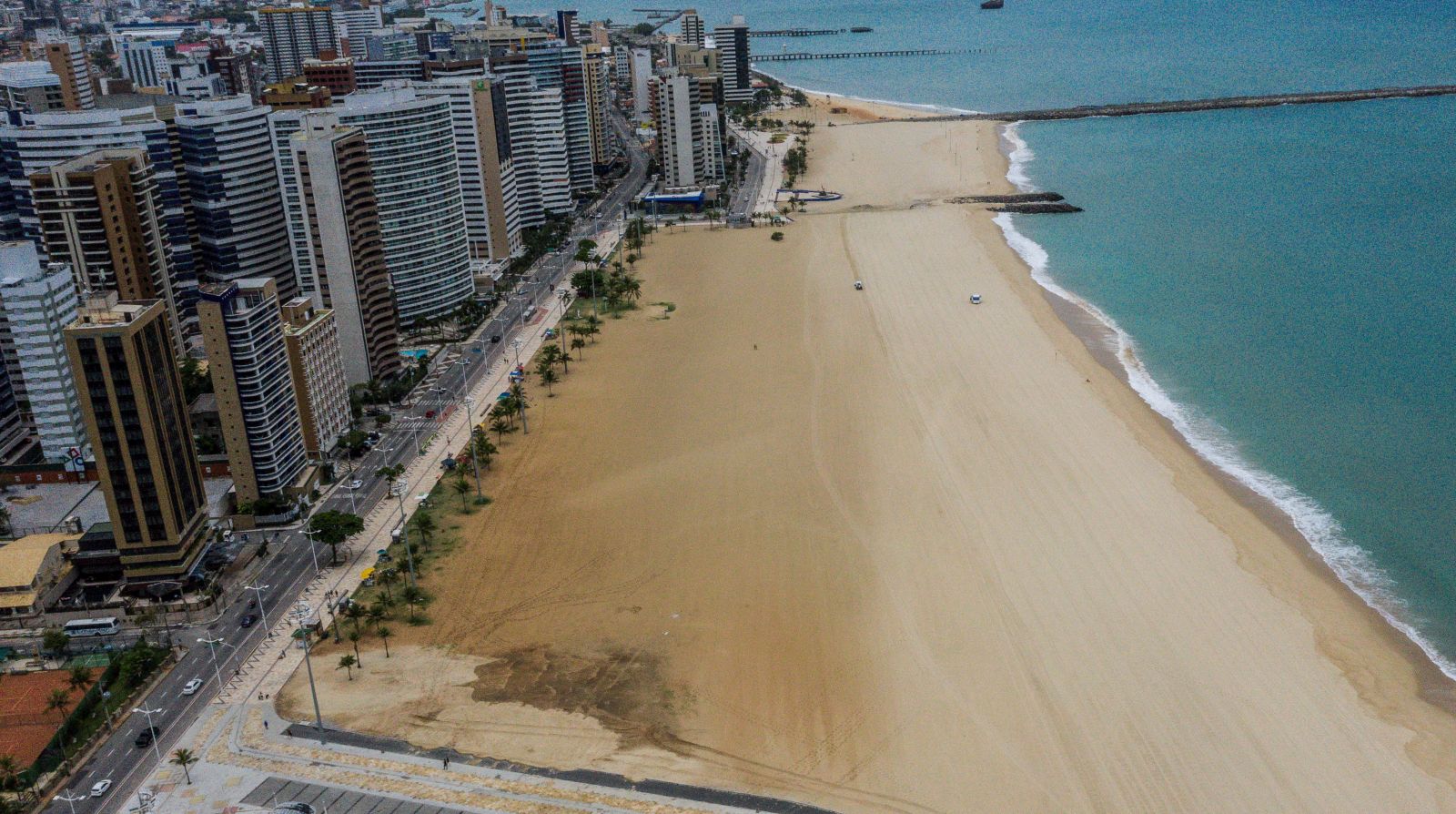 epa09054917 A photograph taken with a drone shows the empty Iracema beach, which is closed to stop the advance of COVID-19 in Fortaleza, capital of Ceara, northeast, Brazil, 05 March 2021. The new variants of the coronavirus considered more transmissible and dangerous are advancing through Brazil and are already predominant in at least a quarter of the country, which faces the worst phase of the pandemic with more than 1,600 daily deaths.  EPA/Jarbas Oliveira