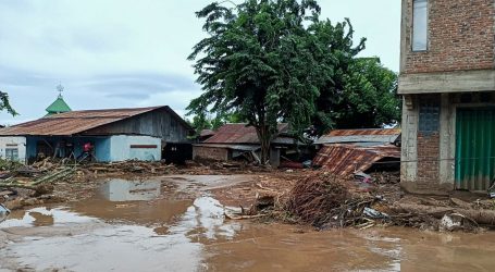 Najmanje 50 mrtvih u poplavama i odronima u Indoneziji i Istočnom Timoru
