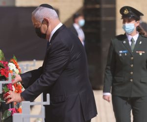 epa09121794 Israeli Prime Minister Benjamin Netanyahu attends a wreath-laying ceremony marking the Holocaust Remembrance Day at Warsaw Ghetto Square in Jerusalem's Yad Vashem memorial on 08 April 2021.  EPA/EMMANUEL DUNAND / POOL