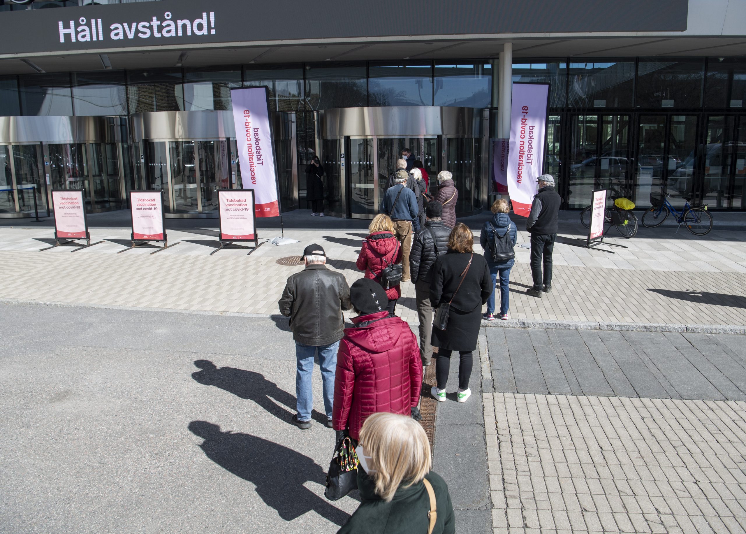 epa09122718 People queue to get vaccine against the Covid-19 outside the Stockholmsmassan exhibition center turned into a mass vaccination center in Stockholm, Sweden, 08 April 2021.  EPA/FREDRIK SANDBERG SWEDEN OUT