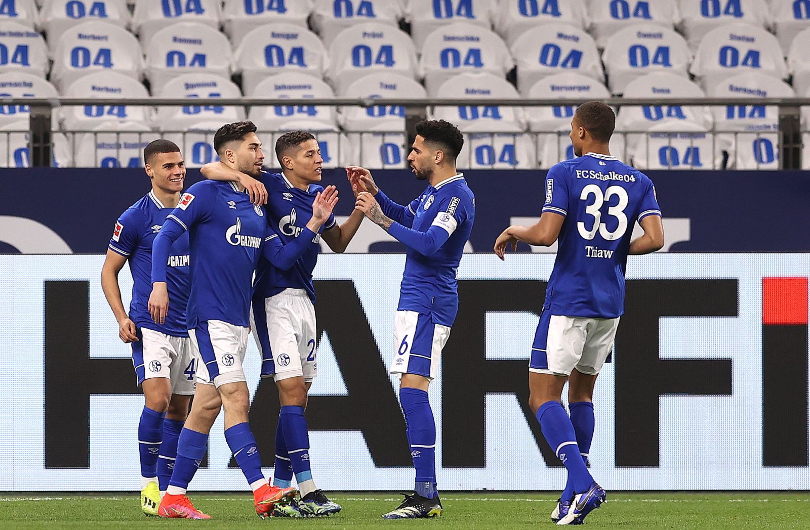 epa09128753 Suat Serdar (2-L) of FC Schalke 04 celebrates with team-mates after scoring their side's first goal during the German Bundesliga soccer match between FC Schalke 04 and FC Augsburg at Veltins-Arena in Gelsenkirchen, Germany, 11 April 2021.  EPA/Lars Baron / POOL CONDITIONS - ATTENTION:  The DFL regulations prohibit any use of photographs as image sequences and/or quasi-video.