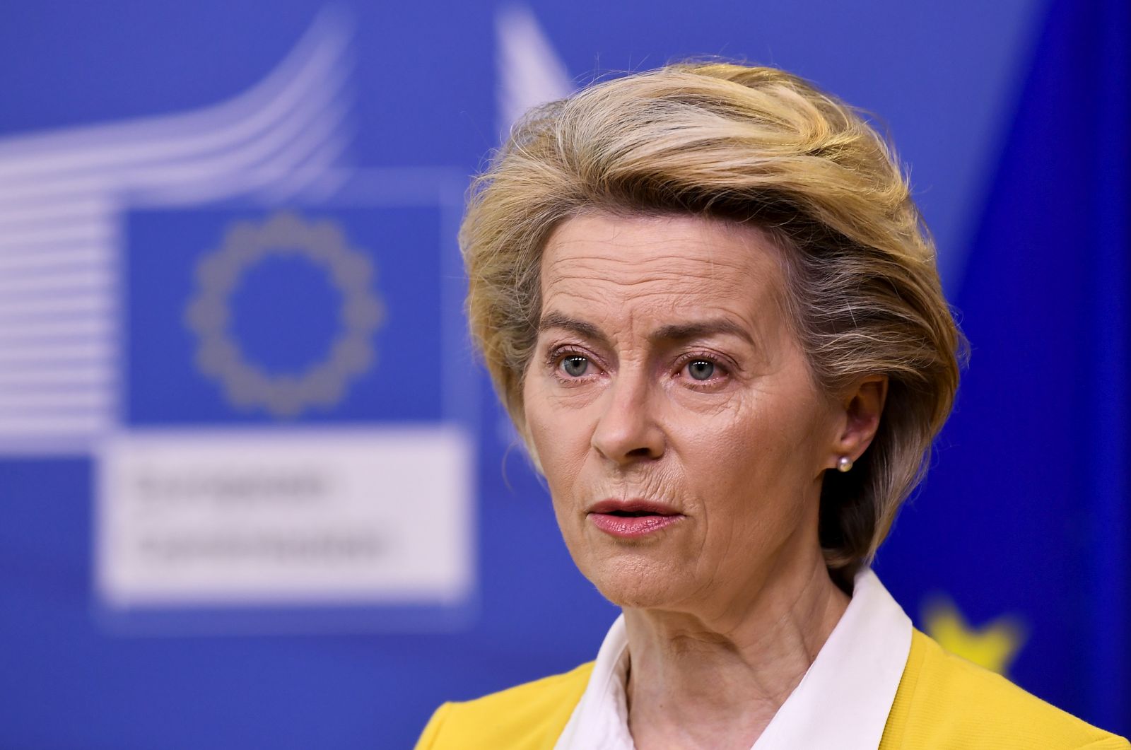 epa09134956 European Commission President Ursula von der Leyen delivers a statement after a college meeting at the EU headquarters in Brussels, Belgium, 14 April 2021.  EPA/JOHN THYS / POOL