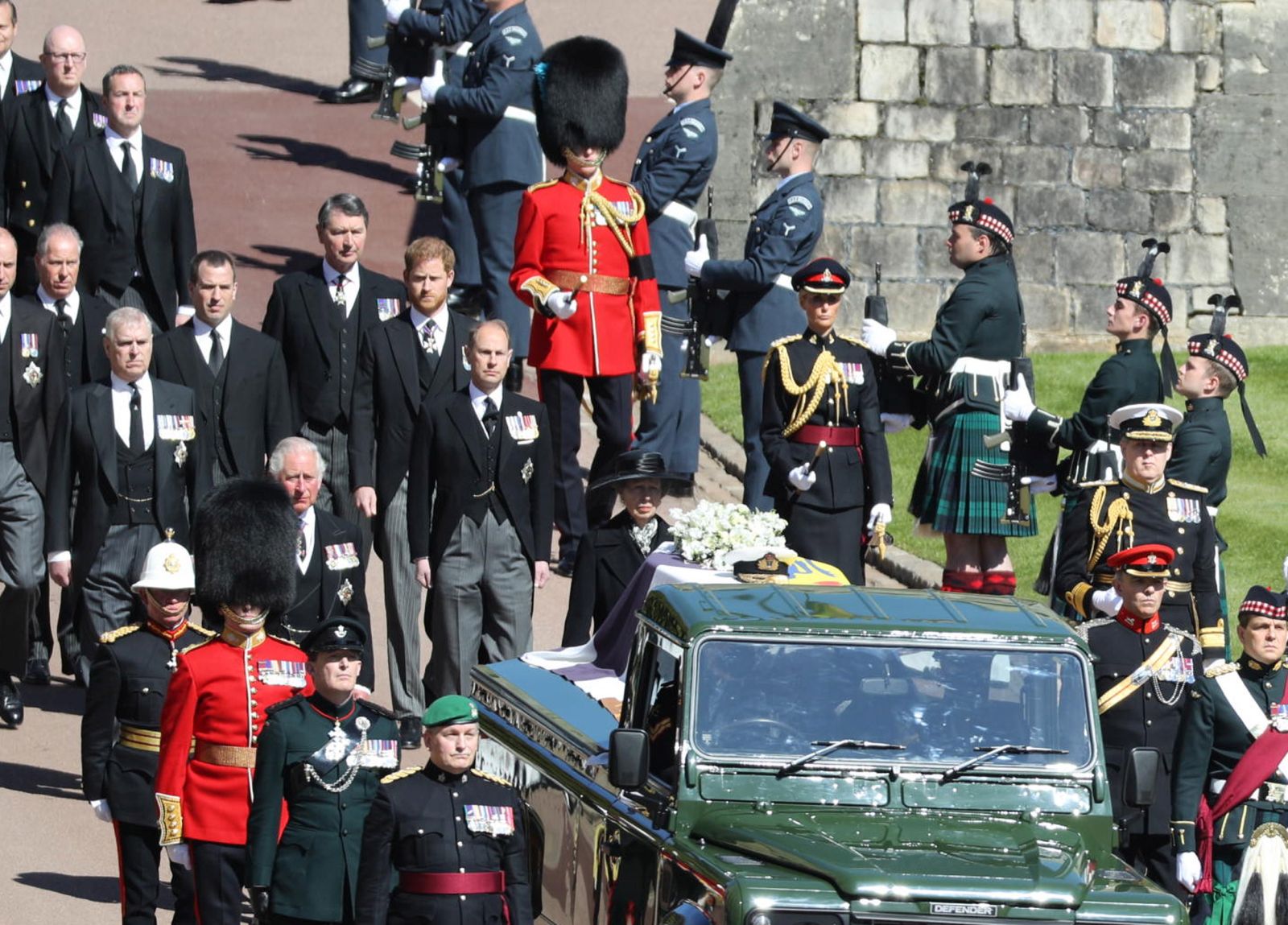 epa09141608 A handout picture provided by the British Ministry of Defence (MOD) shows The Duke Of Edinburgh's coffin on the Land Rover followed by royal family members on their way tof St George’s Chapel at Windsor Castle, in Windsor, Britain, 17 April 2021. More than 730 members of Armed Forces personnel have taken part in the funeral ceremony at Windsor Castle. Britain's Prince Philip, the Duke of Edinburgh, has died on 09 April 2021 aged 99.  EPA/Dave Jenkins/HANDOUT MANDATORY CREDIT: MOD/CROWN COPYRIGHT HANDOUT EDITORIAL USE ONLY/NO SALES