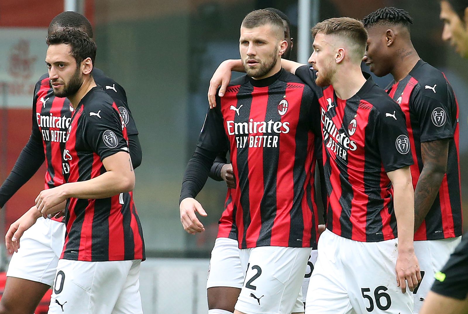 epa09142763 AC Milan’s Ante Rebic (C) celebrates with his teammates after scoring the 1-0 goal during the Italian serie A soccer match between AC Milan and Genoa CFC at Giuseppe Meazza stadium in Milan, Italy, 18  April 2021.  EPA/MATTEO BAZZI