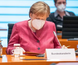 epa09148896 German Chancellor Angela Merkel at the start of a cabinet meeting in Berlin, Germany, 21 April 2021.  EPA/Andreas Gora / POOL