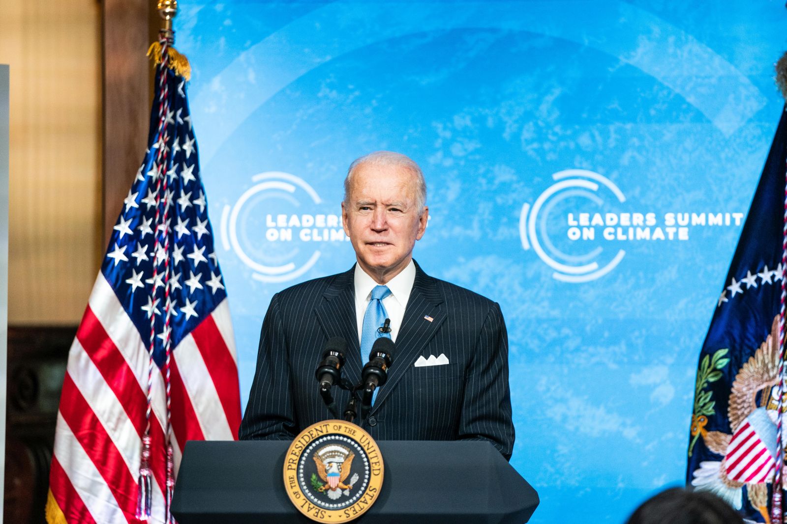 epa09155173 US President Joe Biden delivers remarks during the virtual Leaders Summit on Climate in the East Room of the White House in Washington, DC, USA, 23 April 2021. The meeting is intended to underline the urgency and economic benefits of stronger climate action on the road to the United Nations Climate Change Conference (COP26) in Glasgow in November 2021. Around 40 international leaders attend the summit.  EPA/ANNA MONEYMAKER / POOL
