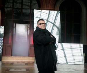 epa09158119 (FILE) - US designer Alber Elbaz of the French fashion house Lanvin acknowledges guests after presentating his Fall/Winter 2015/16 Men's collection during the Paris Fashion Week, in Paris, France, 25 January 2015 (reissued 25 April 2021). According to Richemont company, Alber Elbaz has died aged 59 on 24 April 2021.  EPA/ETIENNE LAURENT *** Local Caption *** 51760765