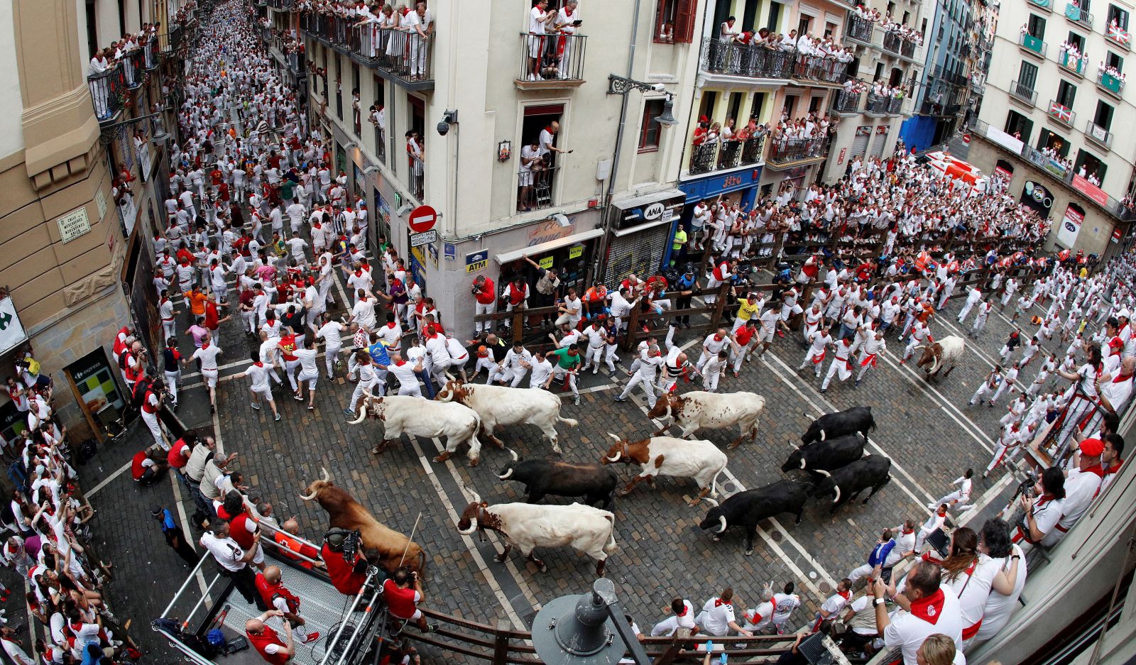 epa09161468 (FILE) - Runners triy to avoid bulls as they run down a street during the traditional San Fermin bull run in Pamplona, Spain, 07 July 2019 (reissued 26 April 2021). According to the mayor of Pamplona, the Sanfermines 2020 festival was canceled due to the coronavirus pandemic for the second consecutive year.  EPA/VILLAR LOPEZ *** Local Caption *** 56037227