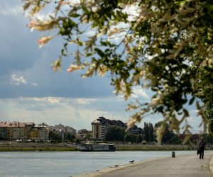 02.06.2020., Osijek - Osjecani se sale da u jednom danu prodju sva cetiri godisnja doba, oblaci i sunce stalno se izmjenjuju, kisa pada desetak puta na dan.
Photo: Dubravka Petric/PIXSELL
