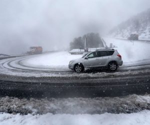 06.04.2021., Rijeka - Gust snijeg i jak vjetar u gradu, okolici, na Grobniku i Kamenjaku. 
 Photo: Goran Kovacic/PIXSELL