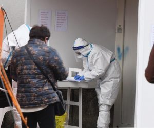 08.02.2021., Sibenik - Testiranje na koronavirus u Sibeniku radi se svakoga dana osim nedelje ispred sibenske opce bolnice.
Photo: Hrvoje Jelavic/PIXSELL