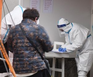 08.02.2021., Sibenik - Testiranje na koronavirus u Sibeniku radi se svakoga dana osim nedelje ispred sibenske opce bolnice.
Photo: Hrvoje Jelavic/PIXSELL
