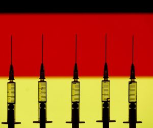 11.11.2020., Sarajevo, Bosna i Hercegovina - Ilustracije za cjepivo protiv virusa Covid-19.
Photo: Armin Durgut/PIXSELL