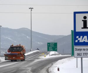 09.02.2012., Zadar - Ralica cisti nanose snijega na Autocesti A1. 
Photo: Filip Brala/PIXSELL