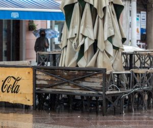 12.04.2021., Rijeka - Nakon ponovnog uvodjenja lockdowna u Primorsko-goranskoj zupaniji terase kafica ponovno su zatvorene. Photo: Nel Pavletic/PIXSELL