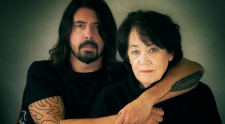 Dave Grohl i njegova mama obišli majke brojnih glazbenika i snimili o tome seriju