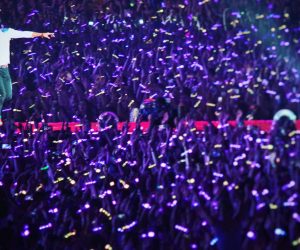 Xylobands LED wristbands lighting up COLDPLAY on tour