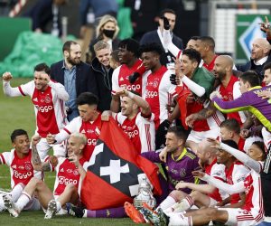 epa09144205 Players of Ajax celebrate after winning the Toto KNVB cup final match between Ajax Amsterdam and Vitesse Arnhem in Rotterdam, The Netherlands, 18 April 2021.  EPA/MAURICE VAN STEEN