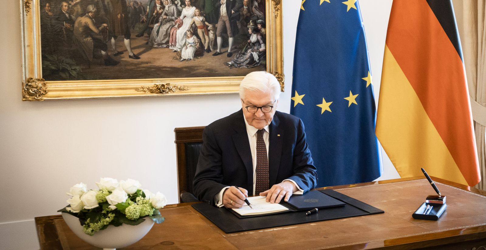 epa09154602 A handout photo made available by the German Federal Government shows German President Frank-Walter Steinmeier signing the law ratifying the Council of the EU's own resources decision, Corona reconstruction fund, in the official room of Bellevue Palace in Berlin, Germany, 23 April 2021.  EPA/STEFFEN KUGLER / GERMAN FEDERAL GOVERNMENT / HANDOUT  HANDOUT EDITORIAL USE ONLY/NO SALES