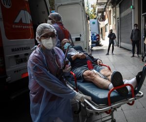 epa09162406 Paramedics admit a covid-19 patient to a hospital in Buenos Aires, Argentina, 26 April 2021. The South American country begins to feel the consequences of the second wave of the pandemic with cases tripling in just one month.  EPA/Juan Ignacio Roncoroni