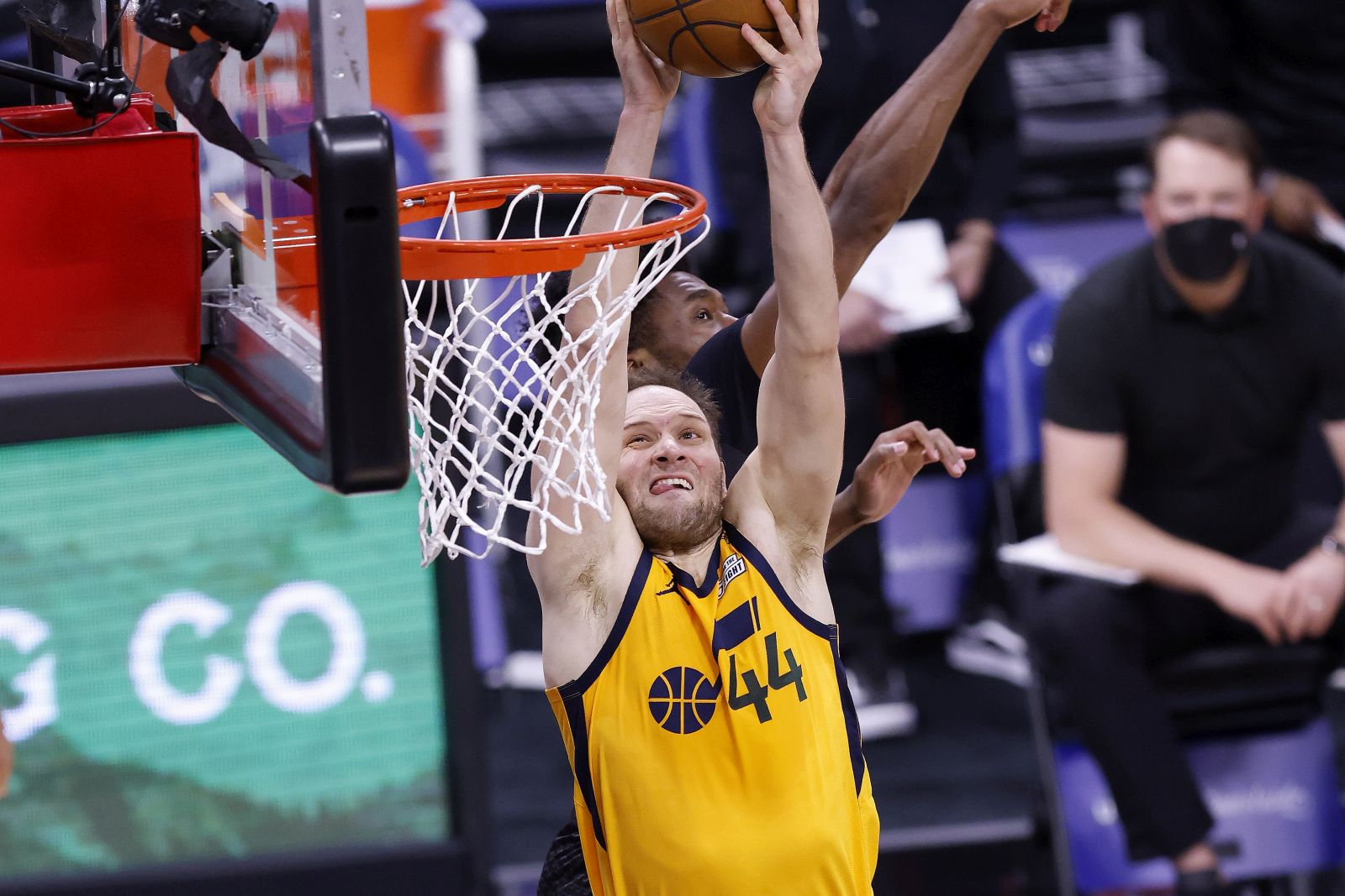 epa09166934 Utah Jazz forward Bojan Bogdanovic of Croatia (R) goes to the basket against the Sacramento Kings during the second half of their NBA game at Golden 1 Center in Sacramento, California, USA, 28 April 2021.  EPA/JOHN G. MABANGLO SHUTTERSTOCK OUT