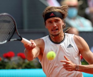epa09185380 Alexander Zverev of Germany in action against Dominic Thiem of Austria during their semi final match at the Mutua Madrid Open tennis tournament in Madrid, Spain, 08 May 2021.  EPA/CHEMA MOYA