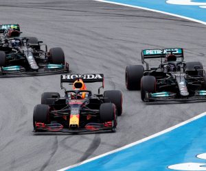 epa09187556 Dutch driver Max Verstappen (C) of Red Bull Team overtakes British driver Lewis Hamilton (R) of Mercedes next to Finnish driver Valtteri Bottas (L) of Mercedes during the Spanish Formula One Grand Prix at Montmelo racetrack in Barcelona, Spain, 09 May 2021.  EPA/ALEJANDRO GARCIA