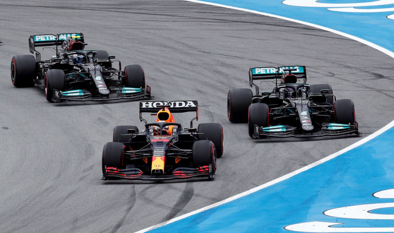 epa09187556 Dutch driver Max Verstappen (C) of Red Bull Team overtakes British driver Lewis Hamilton (R) of Mercedes next to Finnish driver Valtteri Bottas (L) of Mercedes during the Spanish Formula One Grand Prix at Montmelo racetrack in Barcelona, Spain, 09 May 2021.  EPA/ALEJANDRO GARCIA