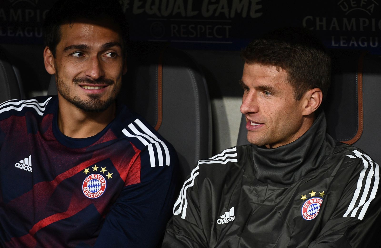 epa09211339 (FILE) - Bayern's Mats Hummels (L) and Thomas Mueller prior to their UEFA Champions League group B match between FC Bayern Munich and RSC Anderlecht in Munich, Germany, 12 September 2017  (re-issued 19 May 2021). The coach of the German national team Joachim Loew announced 19 May 2021 that Mueller and Hummels, who were both dropped from the national team in 2019, are back in the squad for the EURO 2020 starting on 11 June.  EPA/CHRISTIAN BRUNA