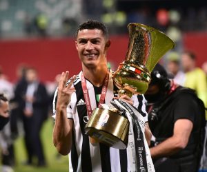 epa09213947 Cristiano Ronaldo of Juventus celebrates with the trophy at the end of the Italian Cup final soccer match between Atalanta BC and Juventus FC at Mapei Stadium in Reggio Emilia, Italy, 19 May 2021.  EPA/PAOLO MAGNI