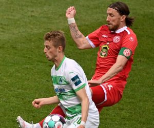epa09222584 Fuert's Sebastian Ernst (L) and Duesseldorf's Adam Bodzek (R) in action during the German Bundesliga Second Division soccer match between SpVgg Greuther Fuerth and Fortuna Duesseldorf in Fuerth, Germany, 23 May 2021.  EPA/PHILIPP GUELLAND CONDITIONS - ATTENTION: The DFL regulations prohibit any use of photographs as image sequences and/or quasi-video.