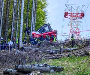epa09223876 A handout photo made available by Italian Fire and Rescue Service shows Rescuers at work at the area of the cable car accident, near Lake Maggiore, northern Italy, 23 May 2021. The cable car that connects Stresa with Mottarone has crashed, claiming 14 lives, according to the latest toll. The accident has been caused by the failure of a rope, in the highest part of the route which, starting from Lake Maggiore reaches an altitude of 1,491 meters.  EPA/ITALIAN FIRE AND RESCUE SERVICE / HANDOUT  HANDOUT EDITORIAL USE ONLY/NO SALES
