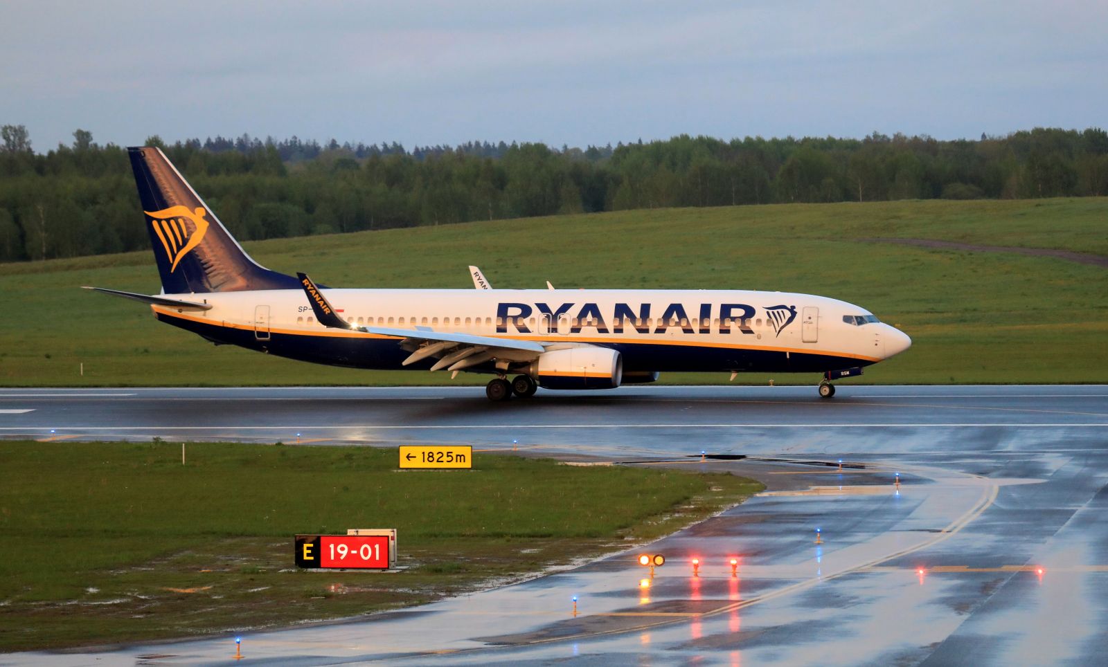 epa09224274 A Ryanair Boeing 737-800 lands in the Vilnius International Airport, in Vilnius, Lithuania, 23 May 2021. As Ryanair spokeswoman said, 'the aircraft carrying scores of passengers from Athens to Vilnius was diverted to the Belarusian capital under the escort of a Mig-29 fighter jet after its crew was notified by authorities in Minsk of a 'potential security threat on board'. A Ryanair flight from Athens, Greece to Vilnius, Lithuania, with Belarus' opposition journalist Roman Protasevich onboard, has been diverted and forced to land in Minsk on 23 May 2021, after alleged bomb threat. Protasevich was detained by Belarusian Police after landing, as Belarusian Human Rights Center 'Viasna' reports and Lithuanian President Gitanas Nauseda demanded immediate release of Protasevich.  EPA/STRINGER