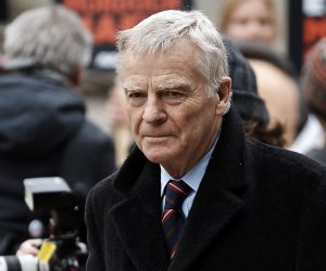 epa09225234 (FILE) - Former FIA President Max Mosley (C) arrives at the Queen Elizabeth II conference center in central London, England on 29 November 2012, re-issued 24 May 2021. Max Mosley, former race driver and long-time FIA (International Automobile Federation) President, has died at the age of 81 as media reports on 24 May 2021.  EPA/KERIM OKTEN